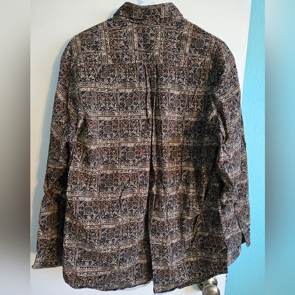 Cambridge Classic Button-Up Size Large - Picture 2 of 3